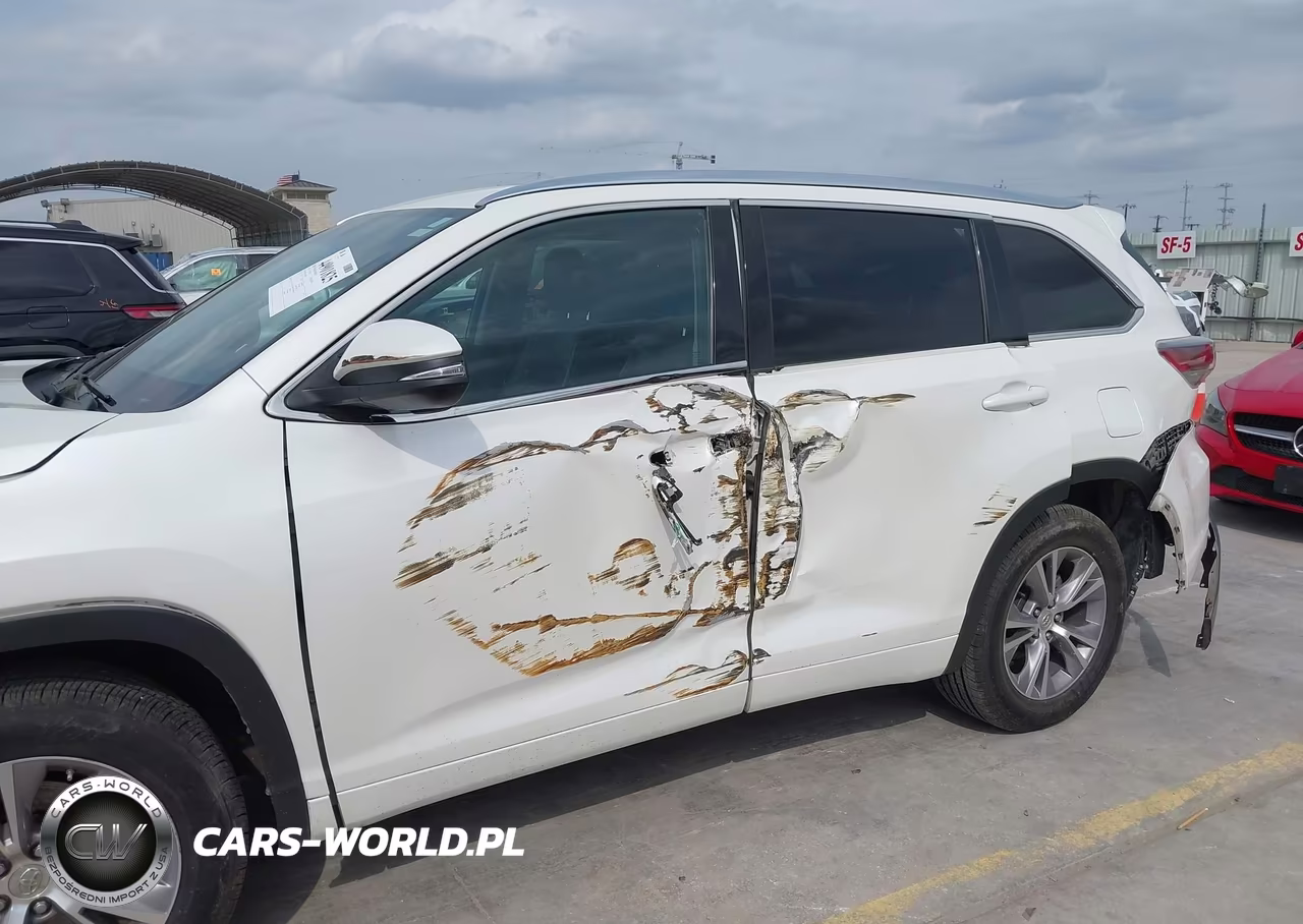 2015 Toyota Highlander Xle V6 VIN:5TDKKRFH5FS050855 - 6