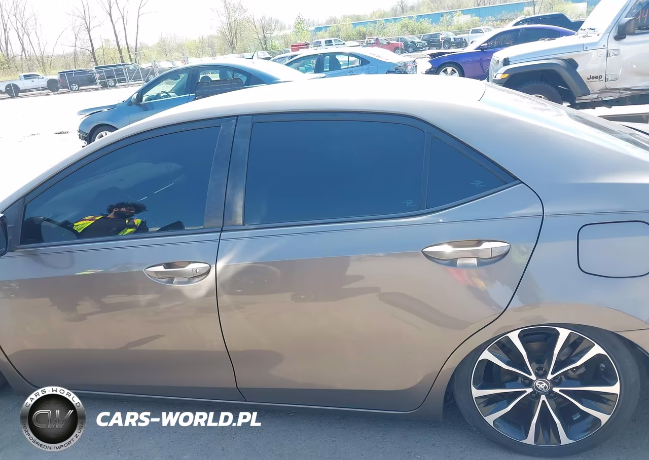 2018 Toyota Corolla Se VIN:5YFBURHE0JP771227 - 15