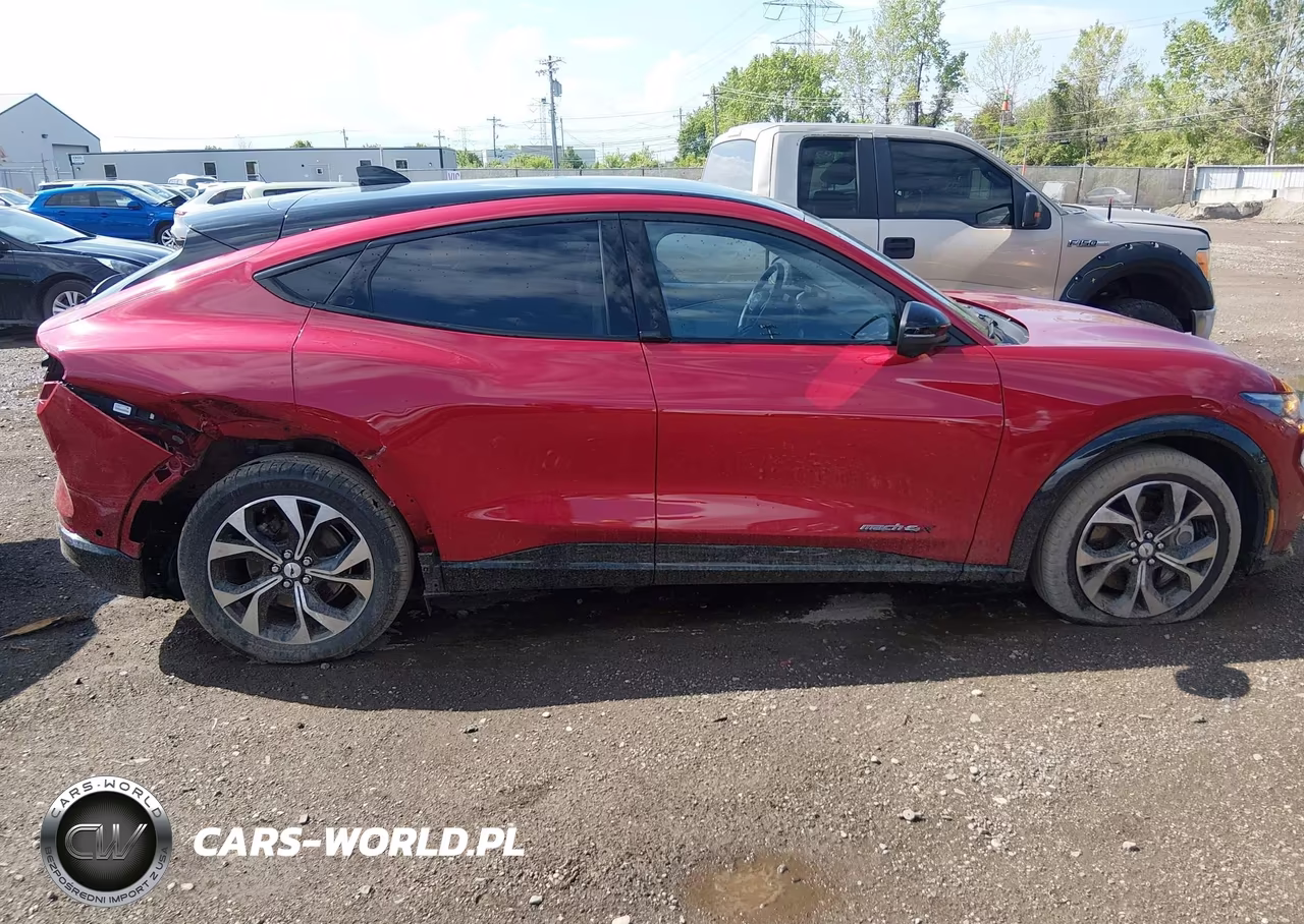 2022 Ford Mustang Mach-E Premium VIN:3FMTK3SU0NMA40197 - 14