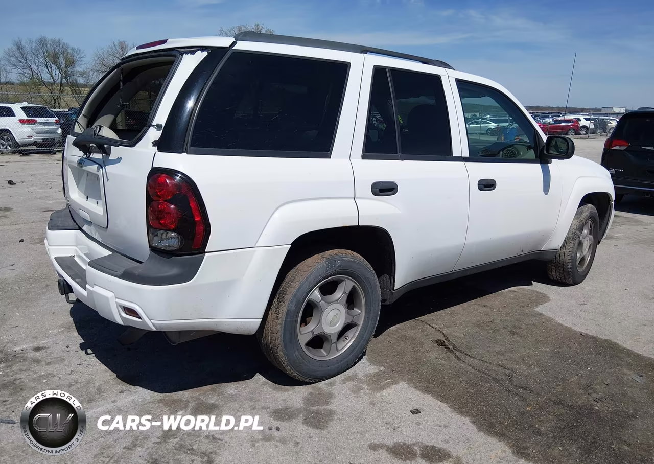 2007 Chevrolet Trailblazer Ls VIN:1GNDT13S572232367 - 4