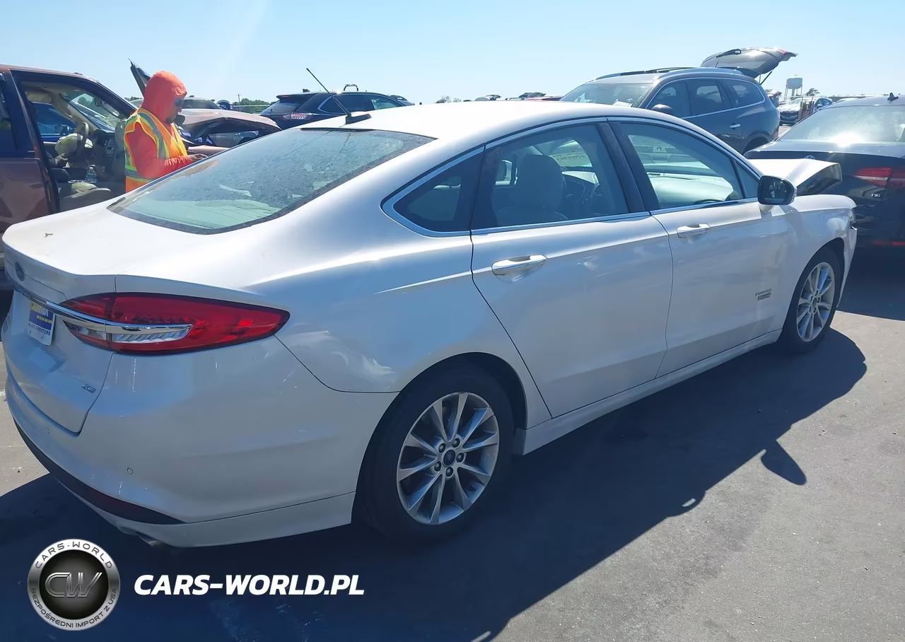 2017 Ford Fusion Energi Se Luxury VIN:3FA6P0PUXHR153940 - 4