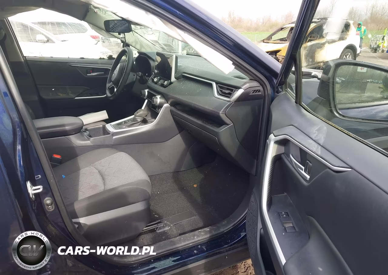 2025 Toyota Rav4 Xle VIN:JTMP1RFV4SJ043207 - 5