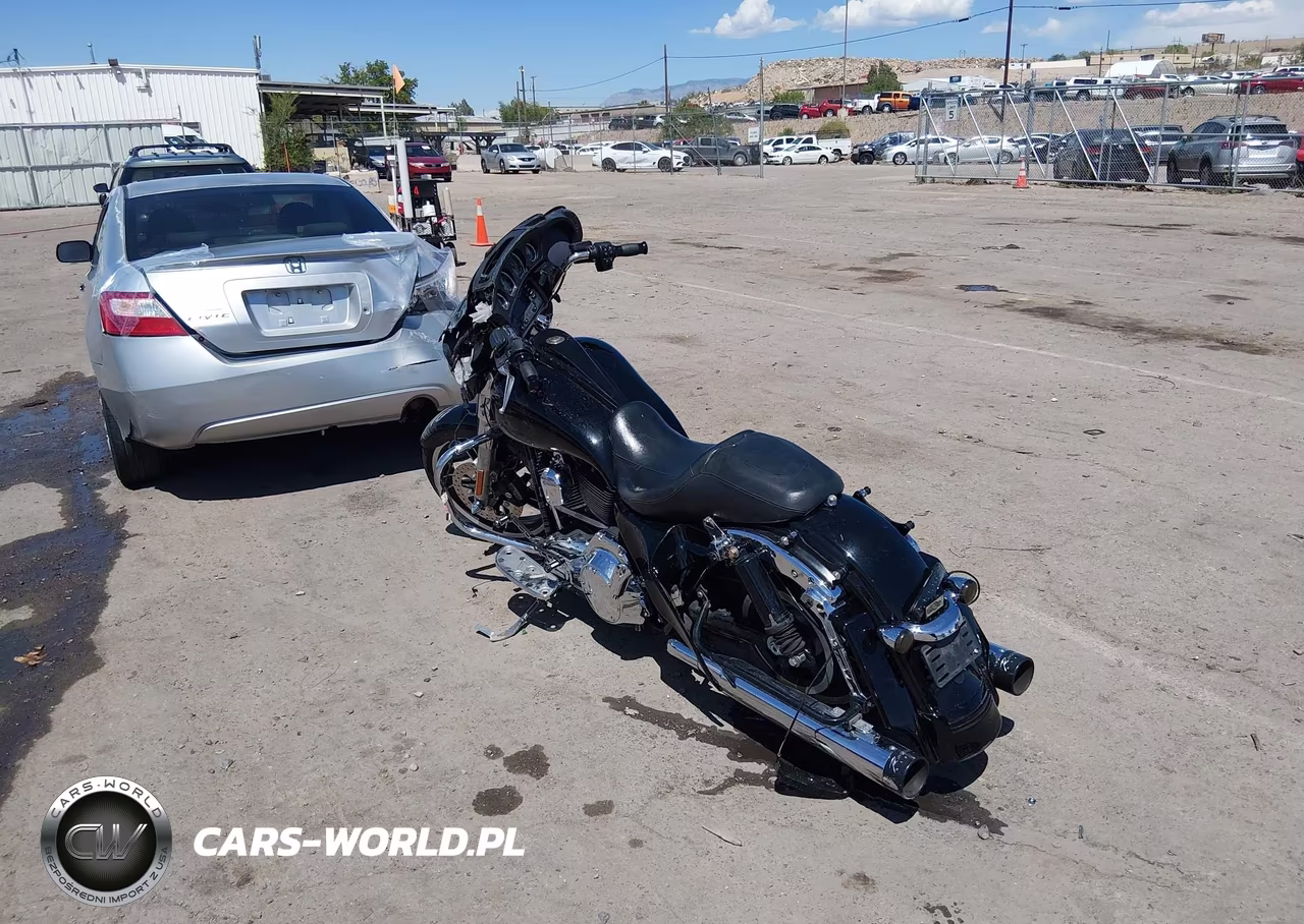 2014 Harley-Davidson Flhx Street Glide VIN:1HD1KBM15EB684003 - 3