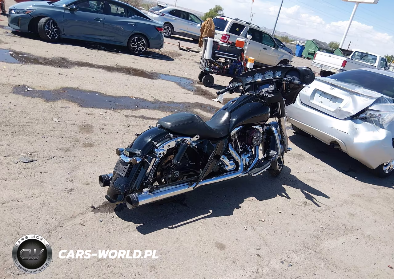 2014 Harley-Davidson Flhx Street Glide VIN:1HD1KBM15EB684003 - 4