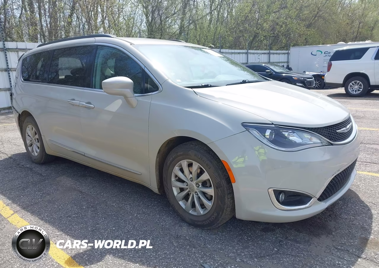 2017 Chrysler Pacifica Touring-L