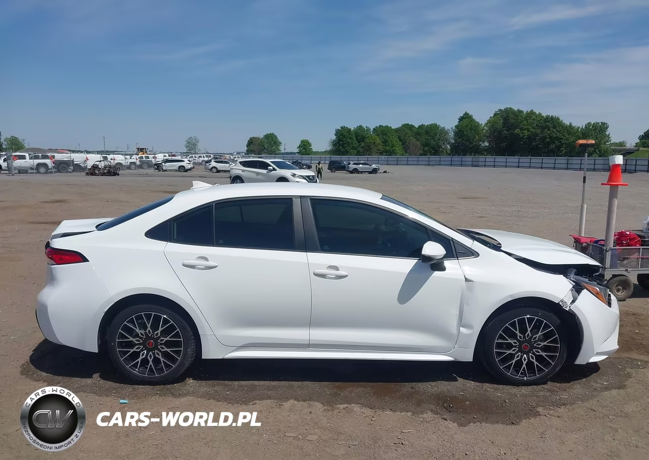 2022 Toyota Corolla Le VIN:5YFEPMAE0NP385060 - 13