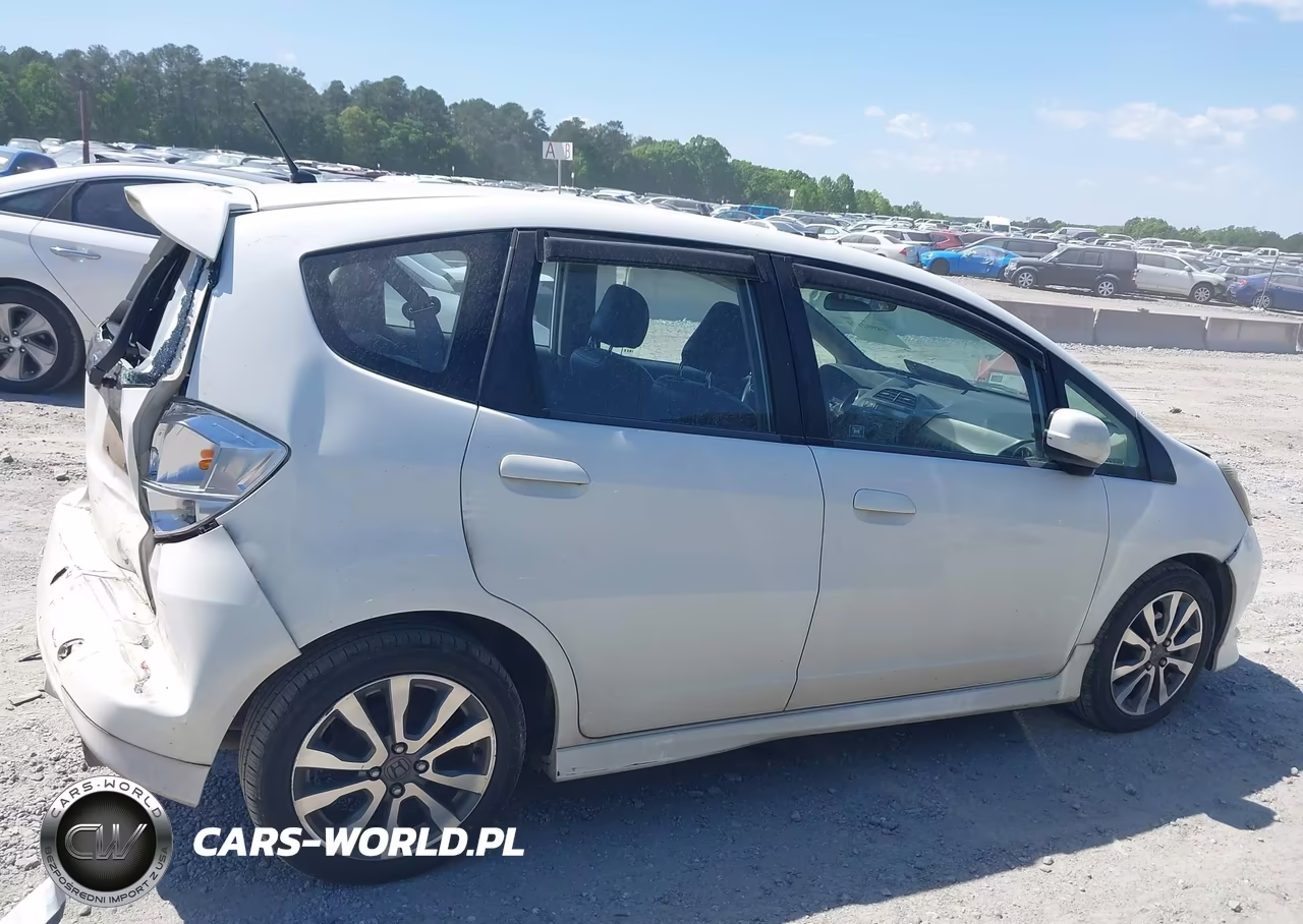 2012 Honda Fit Sport VIN:JHMGE8H53CS005912 - 13