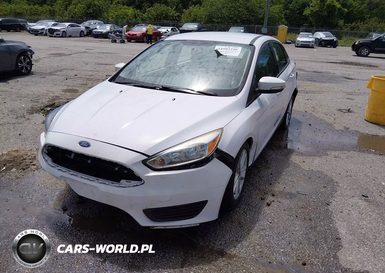 2016 Ford Focus Se VIN:1FADP3F22GL261359 - 2