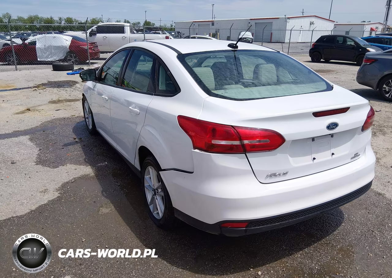 2016 Ford Focus Se VIN:1FADP3F22GL261359 - 3