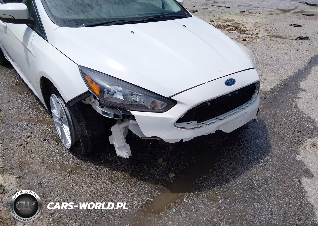 2016 Ford Focus Se VIN:1FADP3F22GL261359 - 6