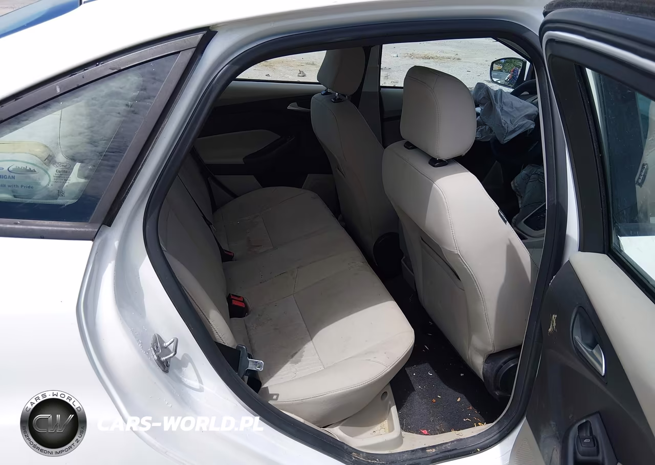 2016 Ford Focus Se VIN:1FADP3F22GL261359 - 8