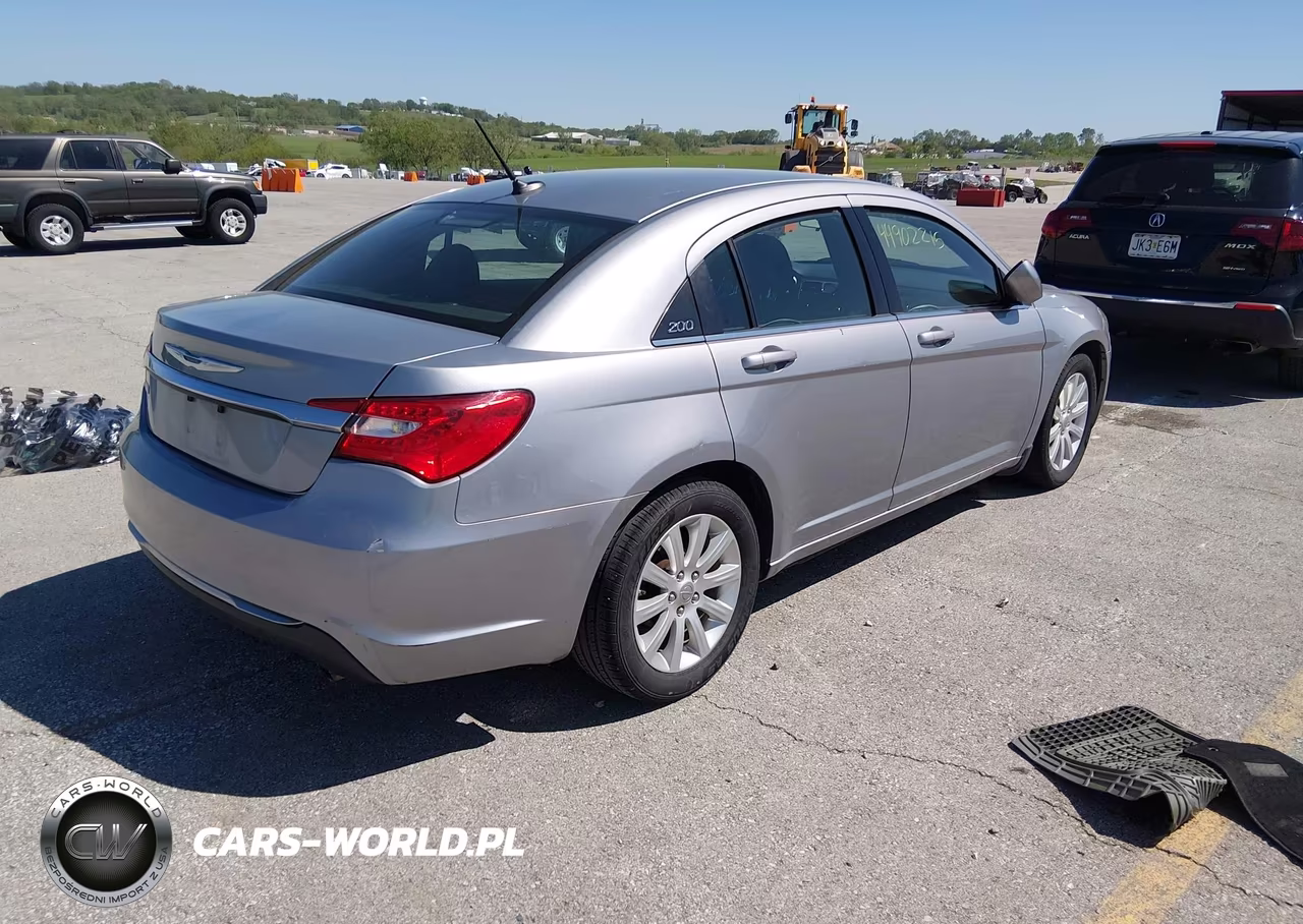 2014 Chrysler 200 Touring VIN:1C3CCBBG5EN114827 - 4