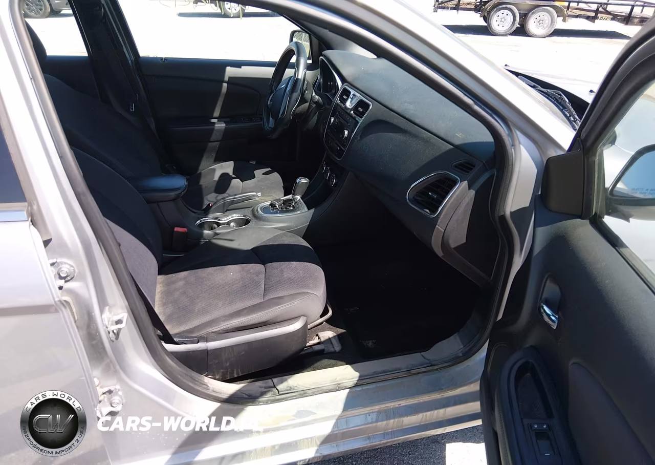 2014 Chrysler 200 Touring VIN:1C3CCBBG5EN114827 - 5