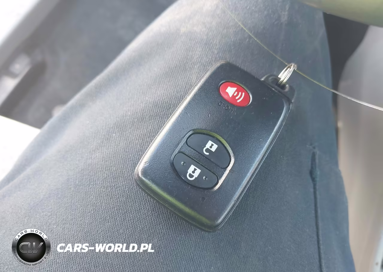 2014 Toyota Prius V Two VIN:JTDZN3EU0E3296469 - 11