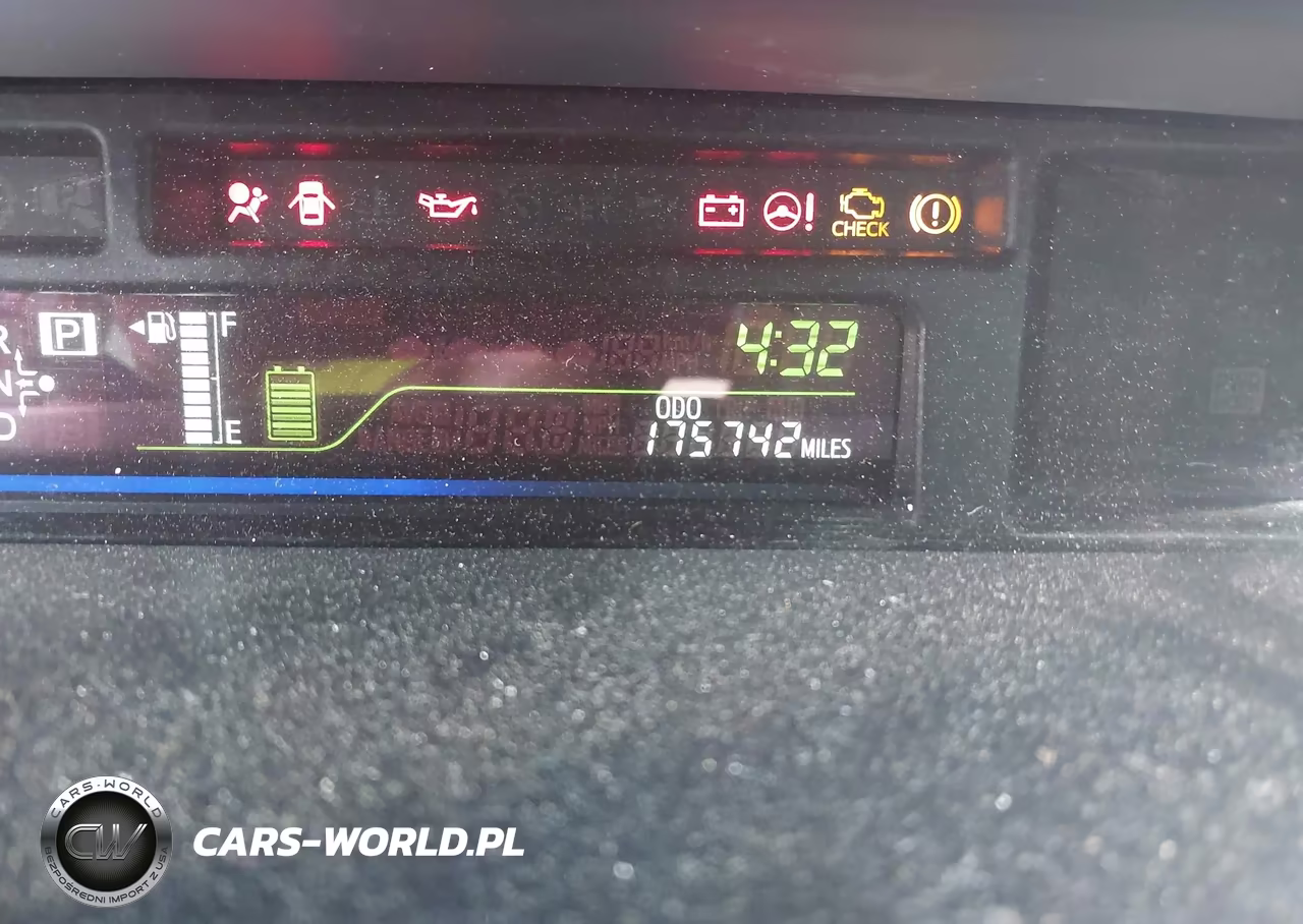 2014 Toyota Prius V Two VIN:JTDZN3EU0E3296469 - 15