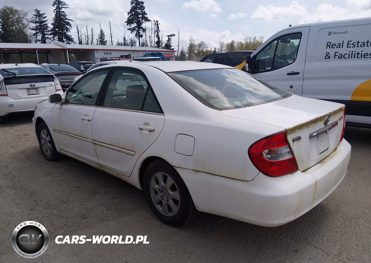2004 Toyota Camry Le VIN:JTDBE32K340274955 - 3