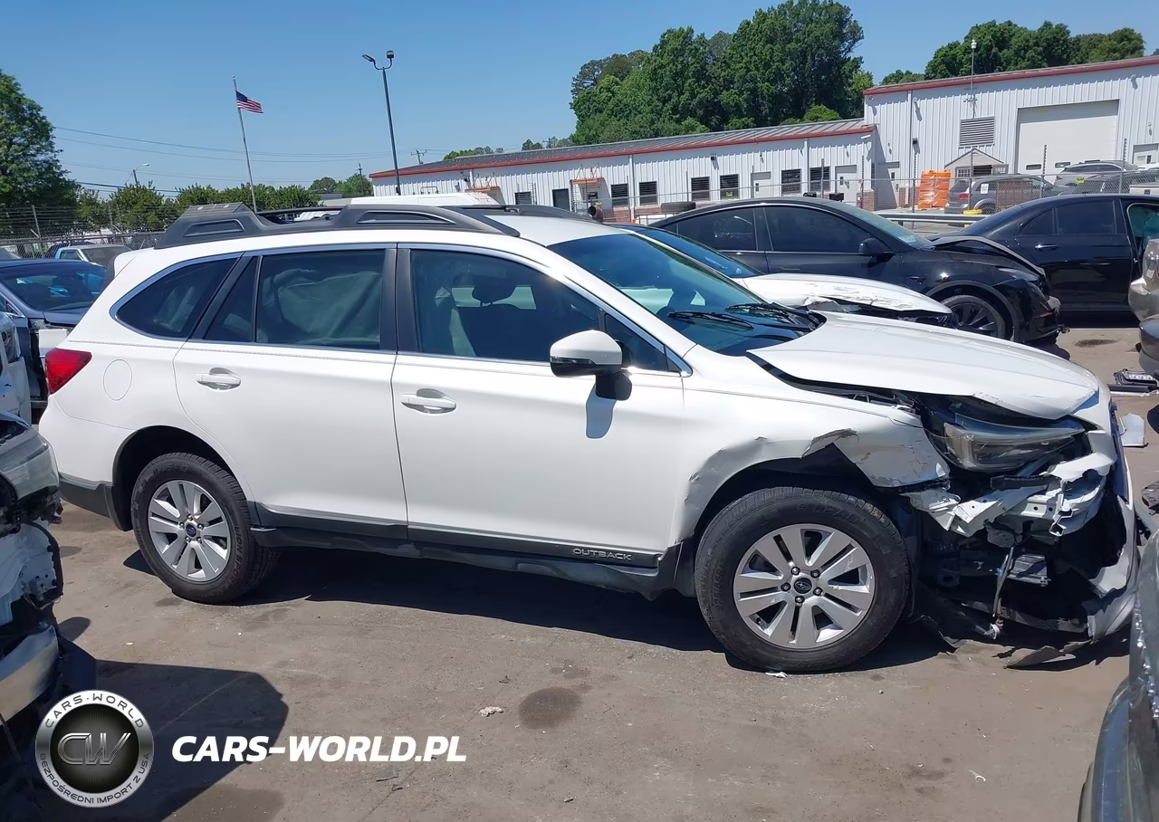 2018 Subaru Outback 2.5I Premium VIN:4S4BSAFC0J3322871 - 13
