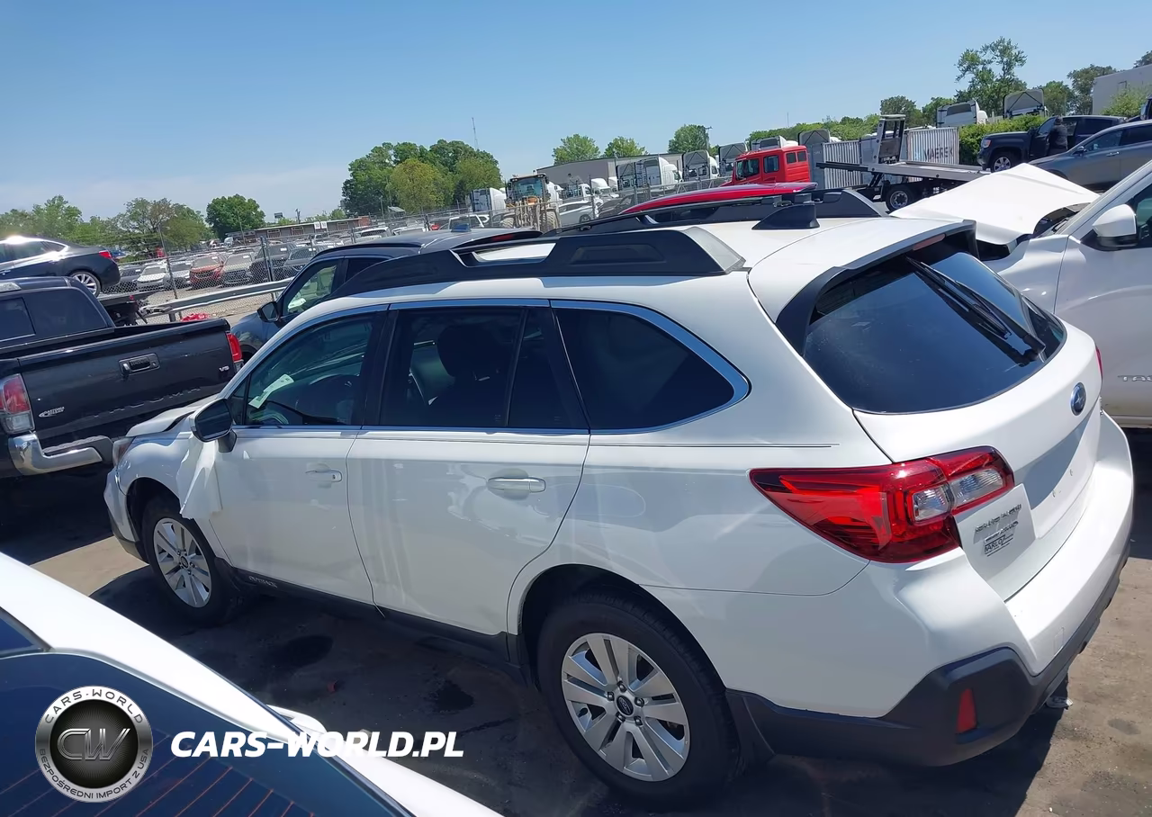 2018 Subaru Outback 2.5I Premium VIN:4S4BSAFC0J3322871 - 14