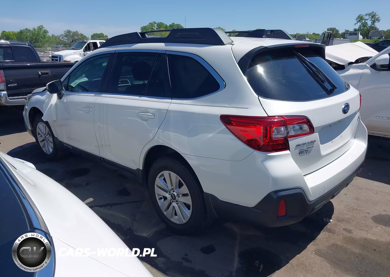 2018 Subaru Outback 2.5I Premium VIN:4S4BSAFC0J3322871 - 3