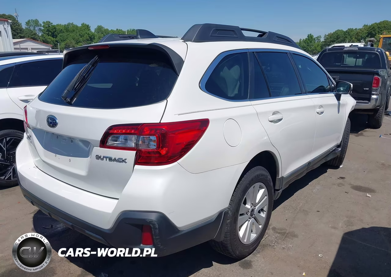 2018 Subaru Outback 2.5I Premium VIN:4S4BSAFC0J3322871 - 4