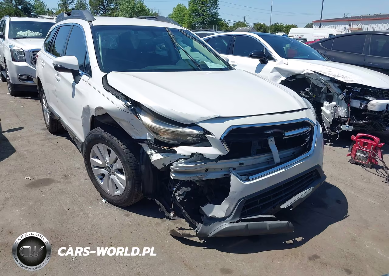2018 Subaru Outback 2.5I Premium VIN:4S4BSAFC0J3322871 - 6