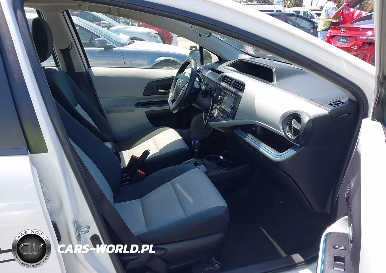 2012 Toyota Prius C Three VIN:JTDKDTB3XC1017876 - 5