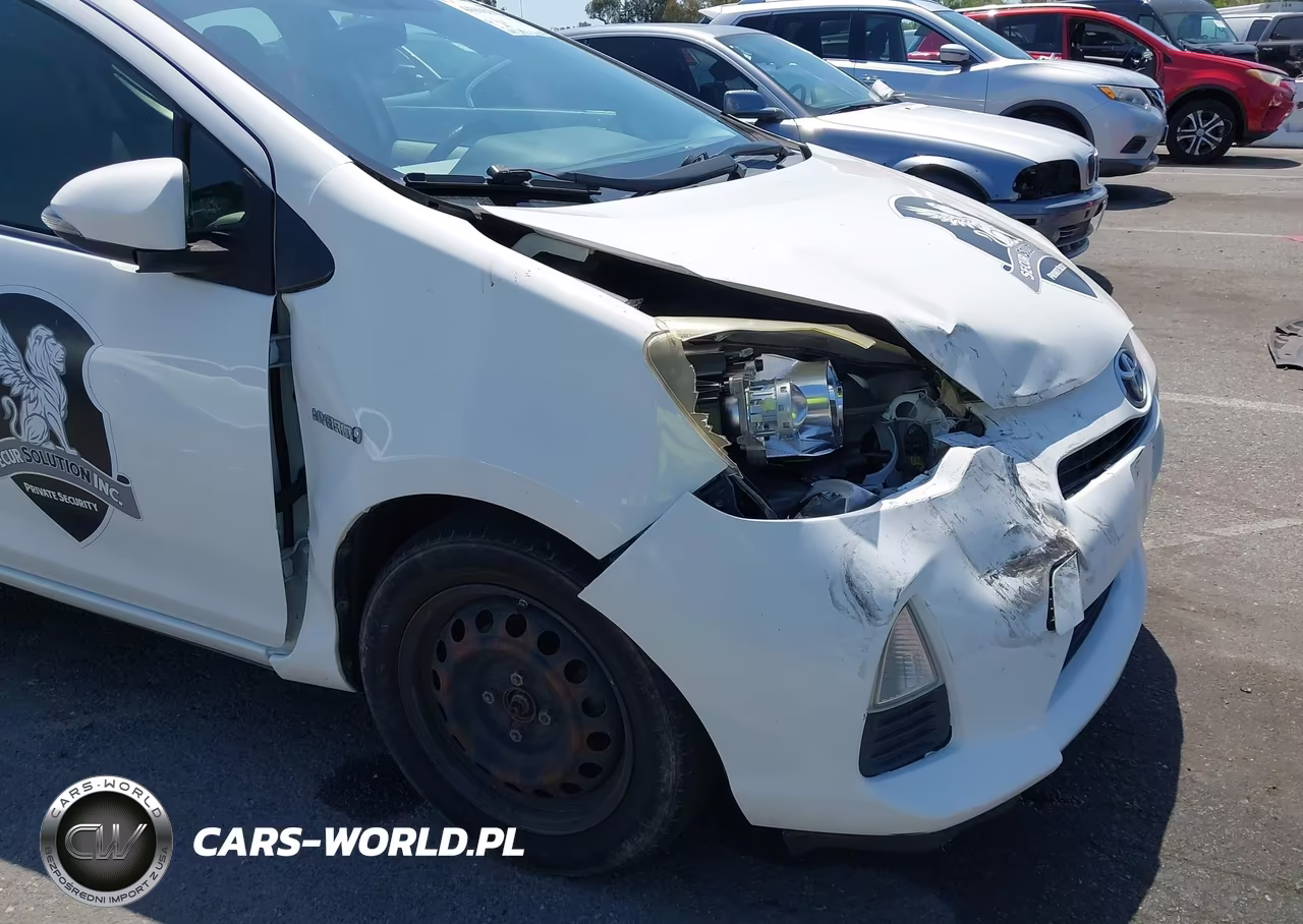 2012 Toyota Prius C Three VIN:JTDKDTB3XC1017876 - 6