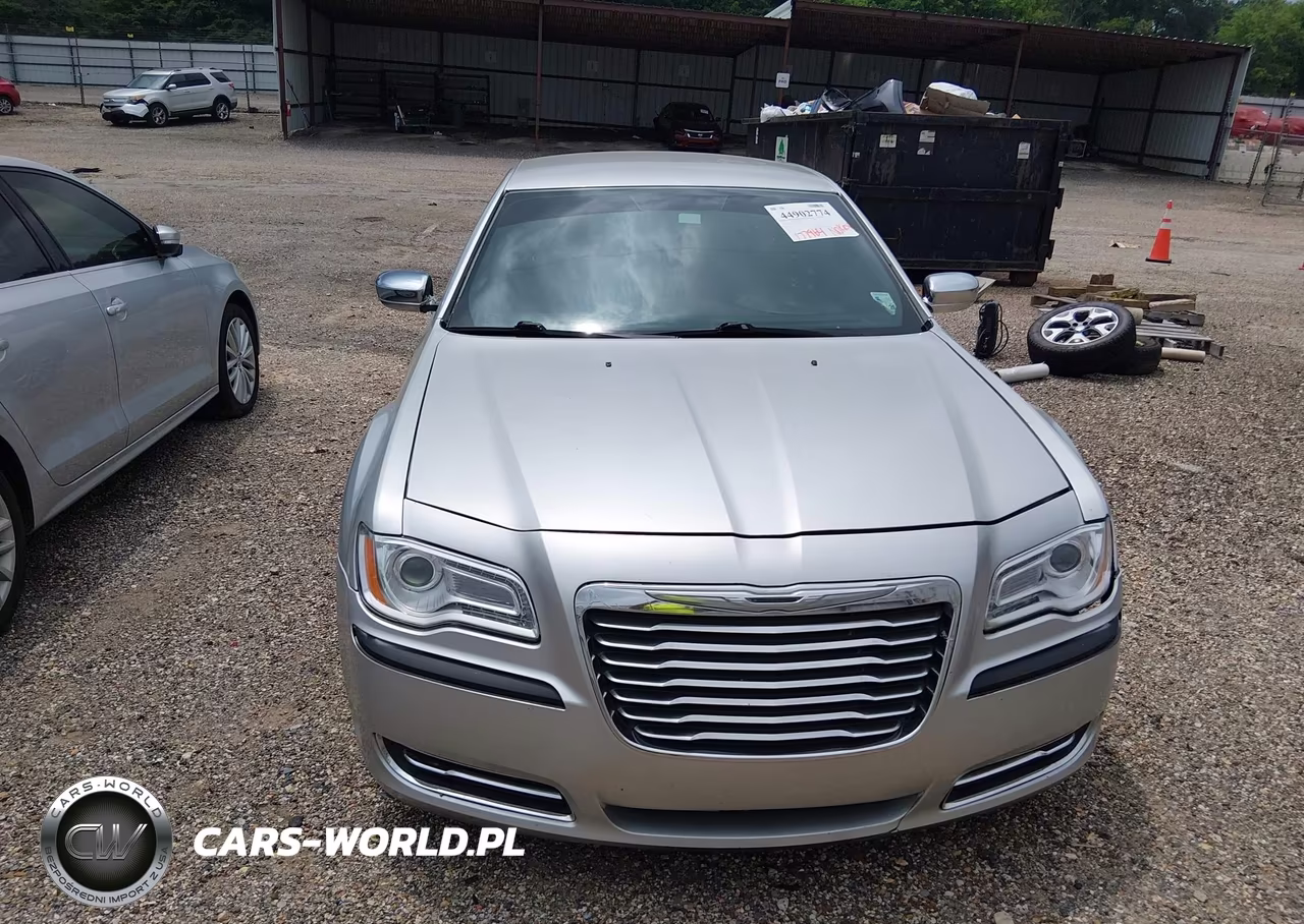 2012 Chrysler 300 VIN:2C3CCAAG2CH312279 - 17
