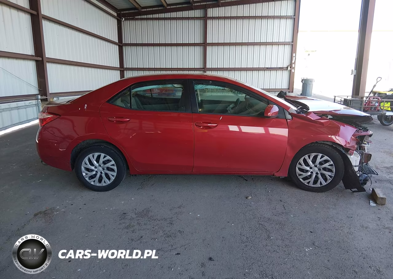 2018 Toyota Corolla Le VIN:5YFBURHE8JP785134 - 13