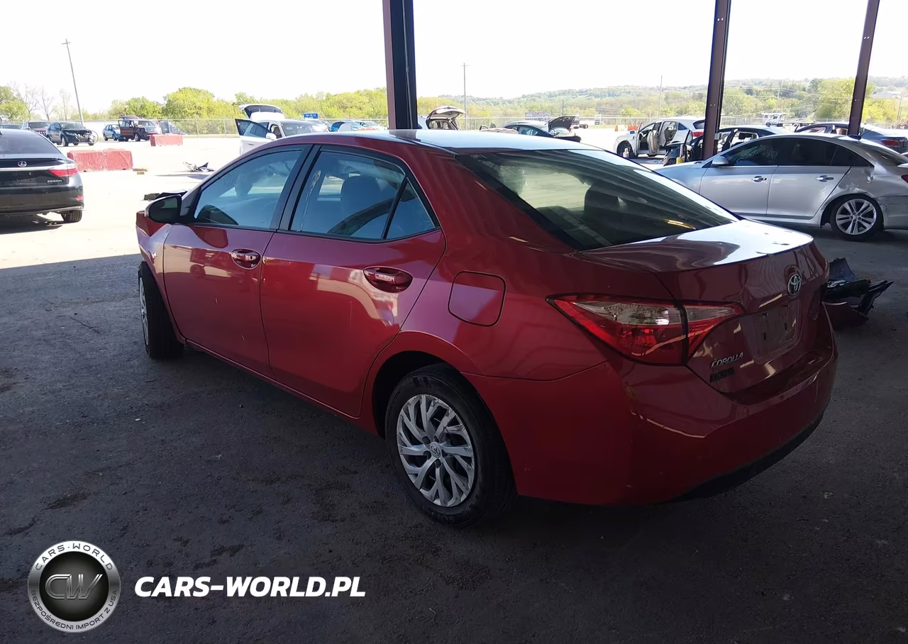 2018 Toyota Corolla Le VIN:5YFBURHE8JP785134 - 3