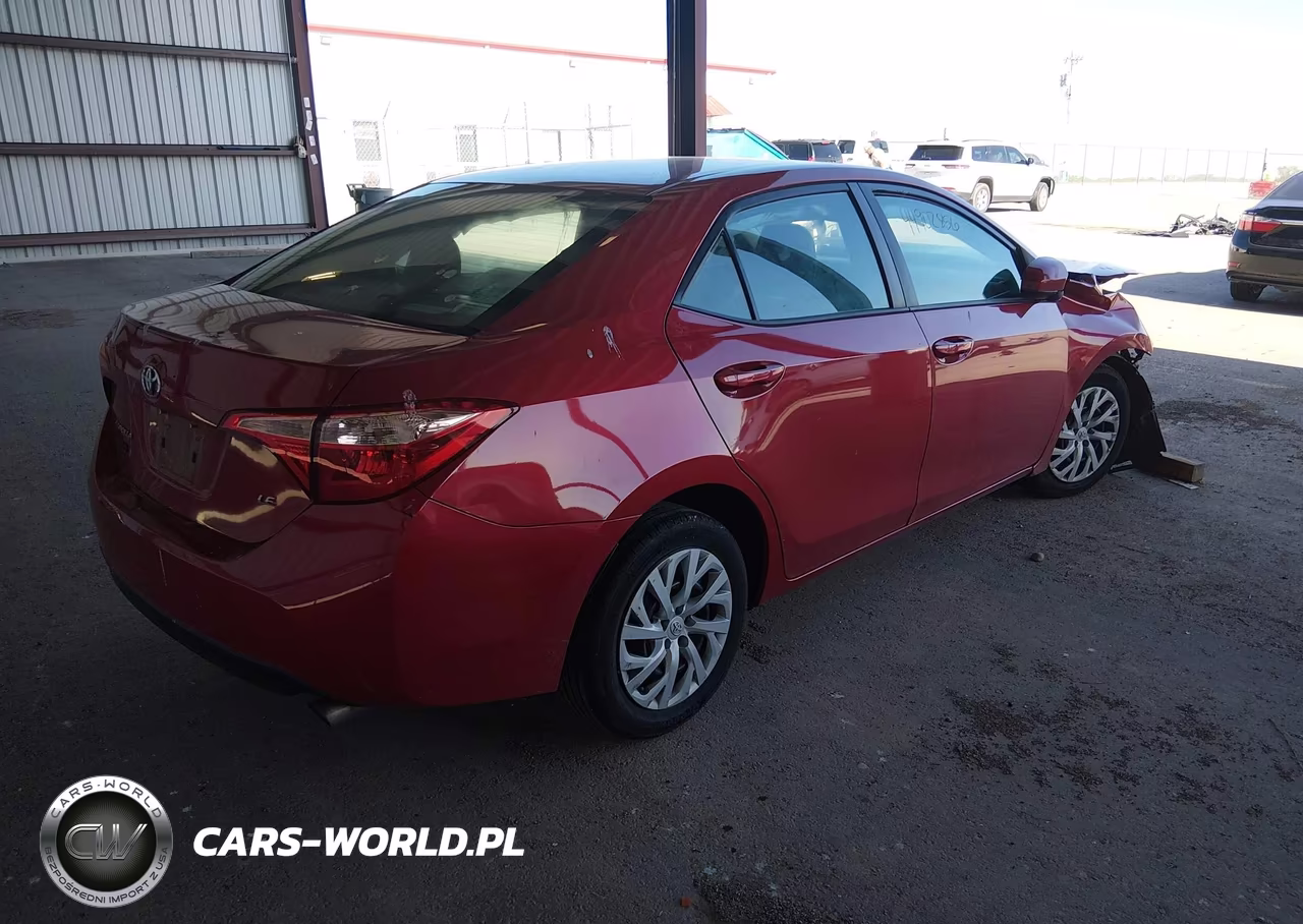 2018 Toyota Corolla Le VIN:5YFBURHE8JP785134 - 4