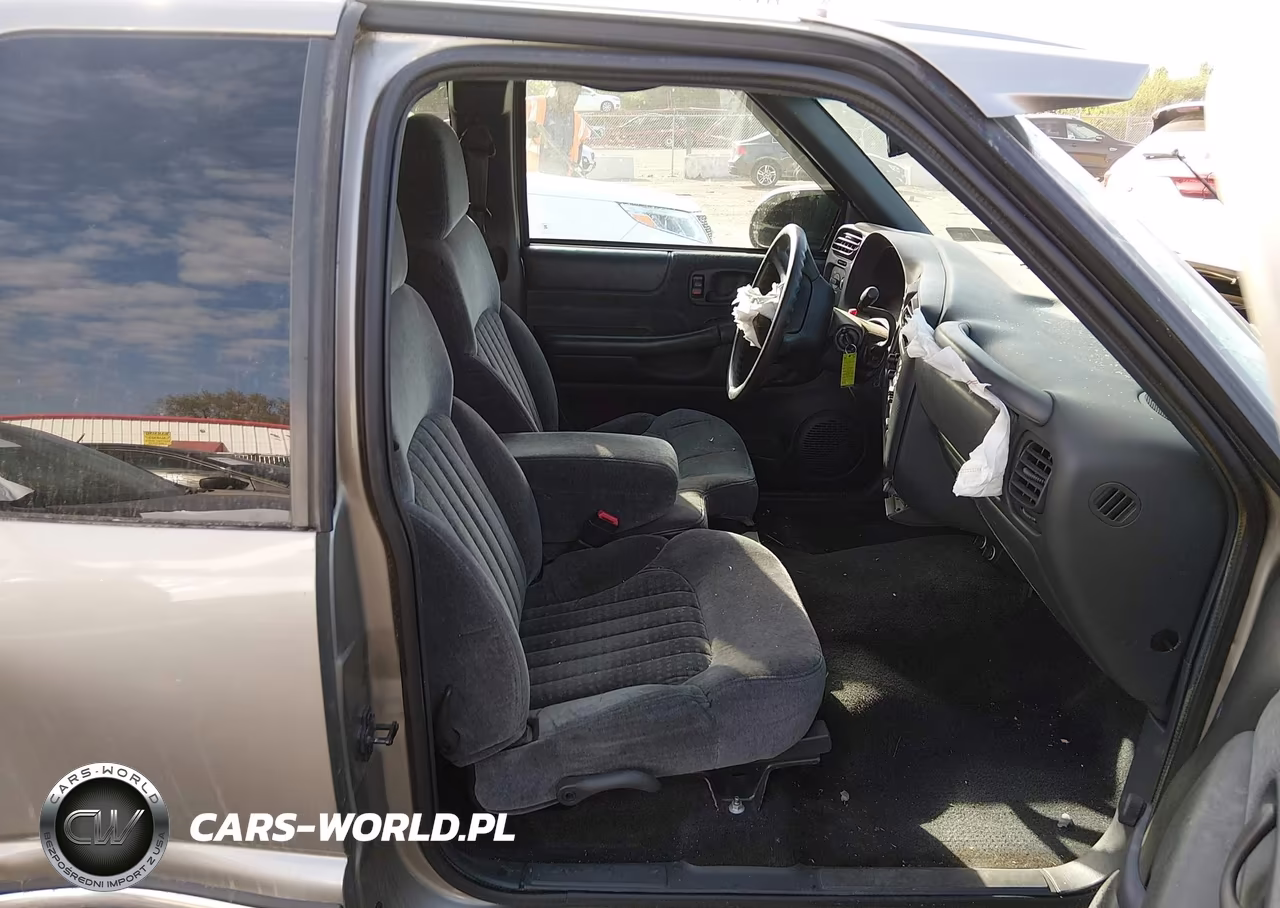 2001 Chevrolet S-10 Ls VIN:1GCDT19W318133845 - 5