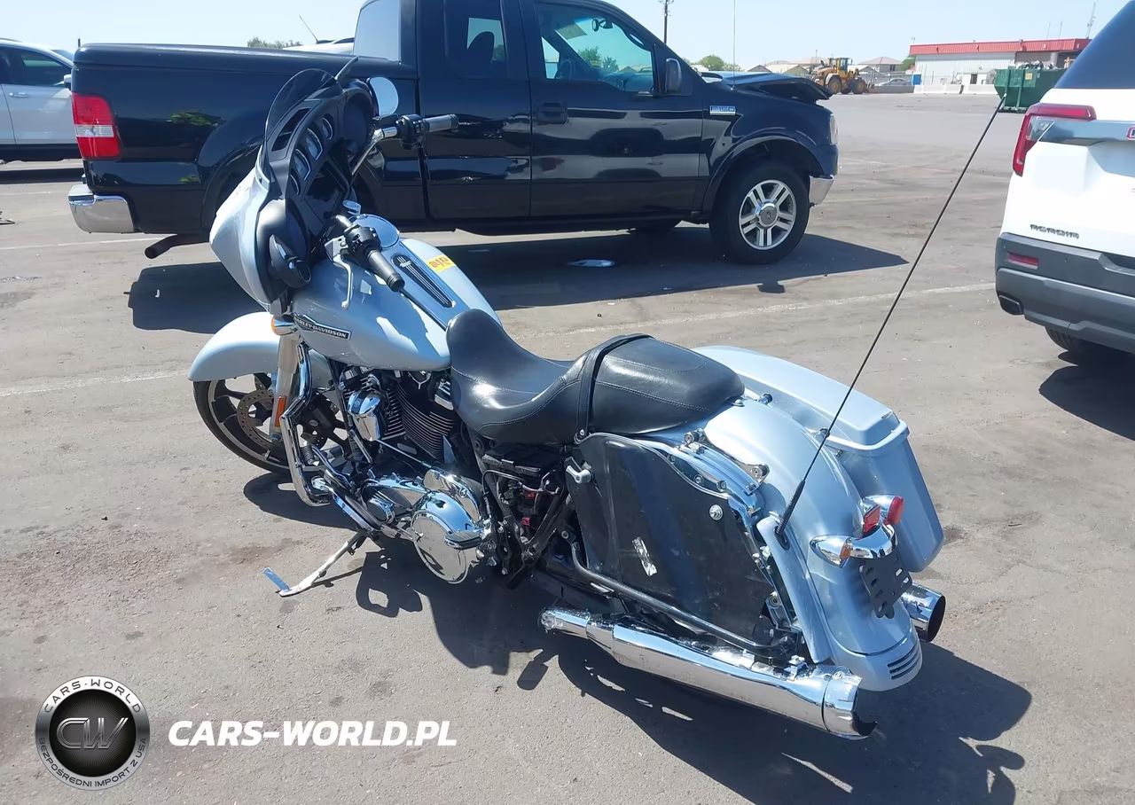 2023 Harley-Davidson Flhx VIN:1HD1KBC17PB607489 - 3