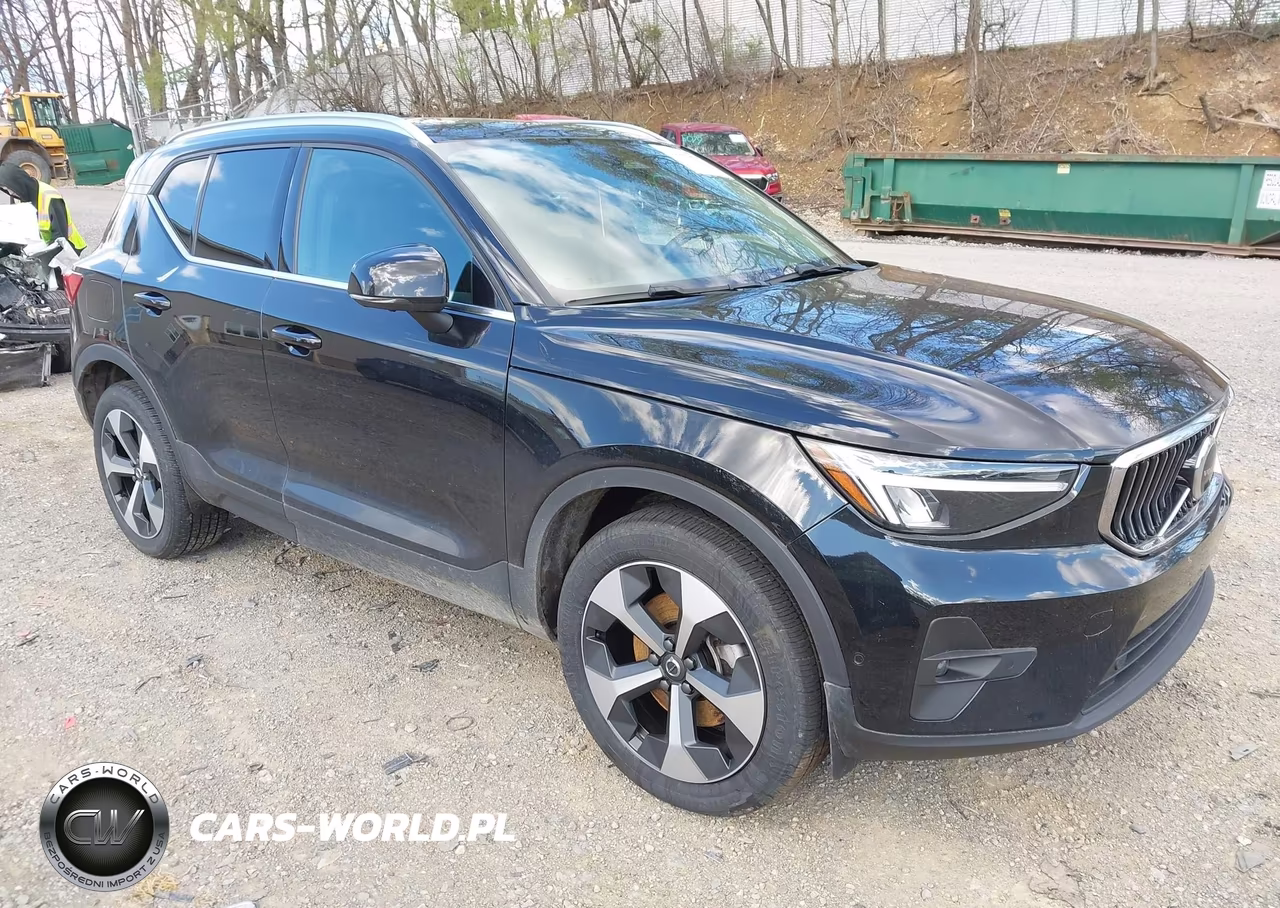 2024 Volvo Xc40 B5 Plus Bright Theme