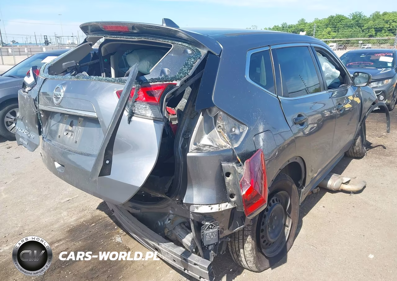 2018 Nissan Rogue S VIN:KNMAT2MT1JP616245 - 4