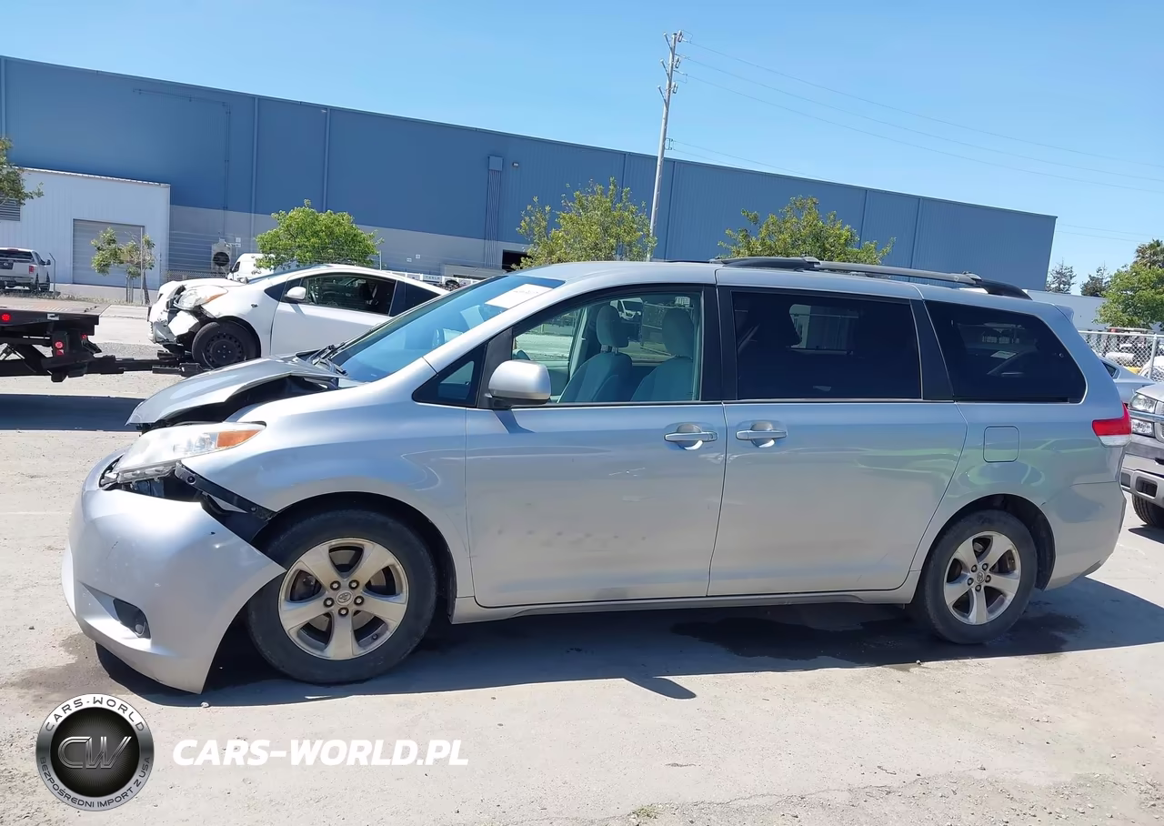 2014 Toyota Sienna Le V6 8 Passenger VIN:5TDKK3DC6ES484060 - 14