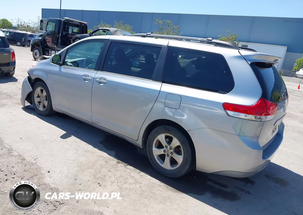 2014 Toyota Sienna Le V6 8 Passenger VIN:5TDKK3DC6ES484060 - 3