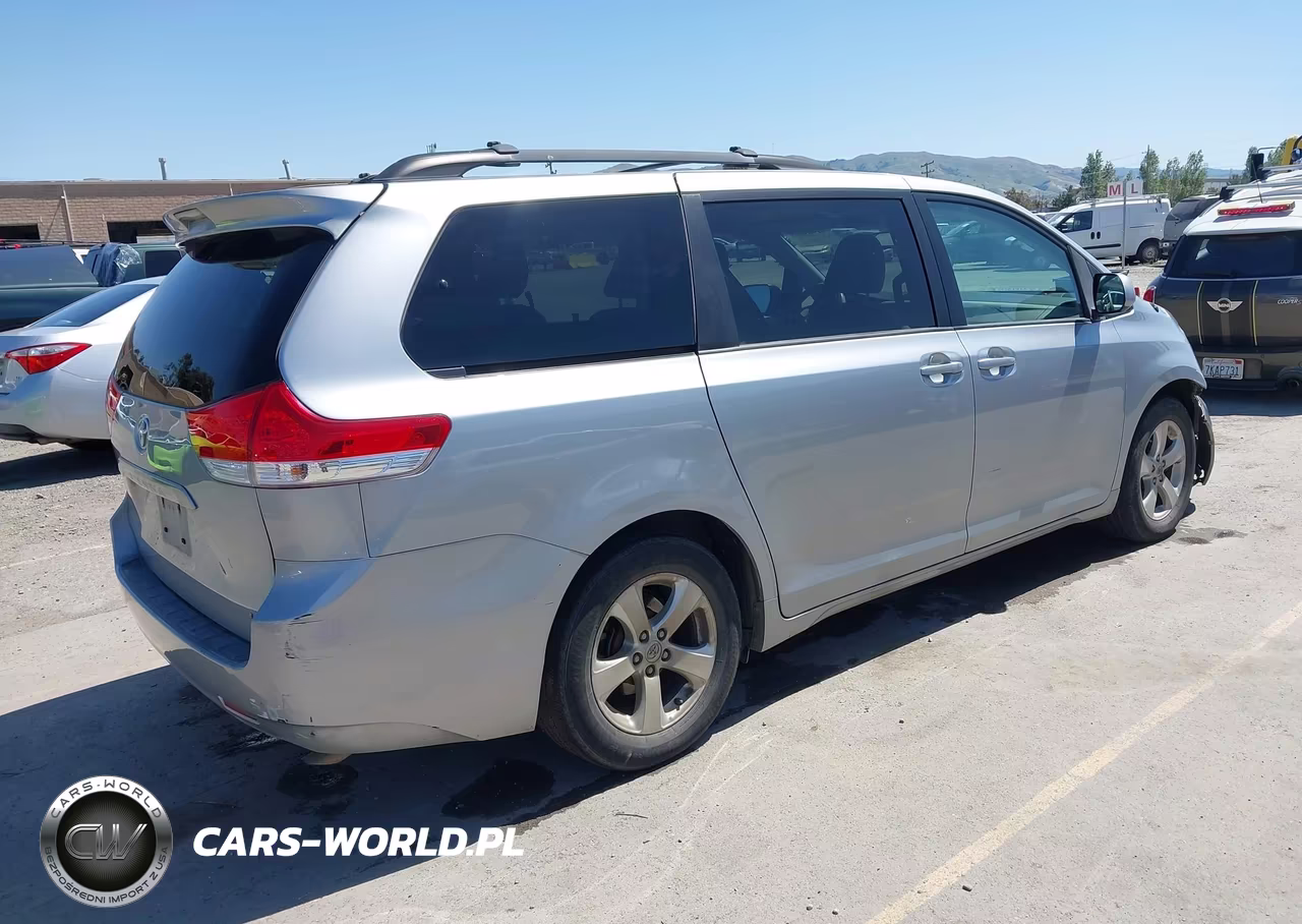 2014 Toyota Sienna Le V6 8 Passenger VIN:5TDKK3DC6ES484060 - 4