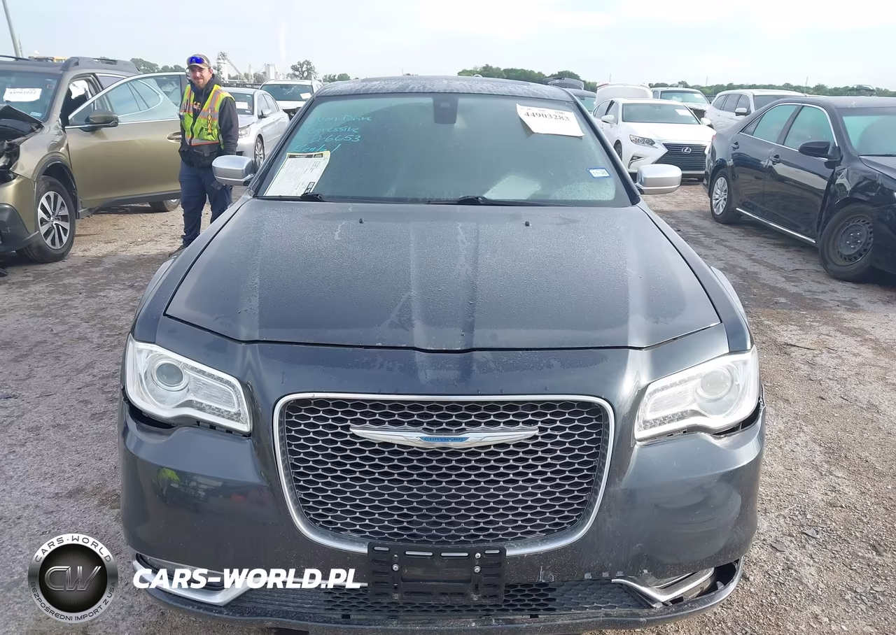 2017 Chrysler 300C Platinum VIN:2C3CCAPG3HH661367 - 12