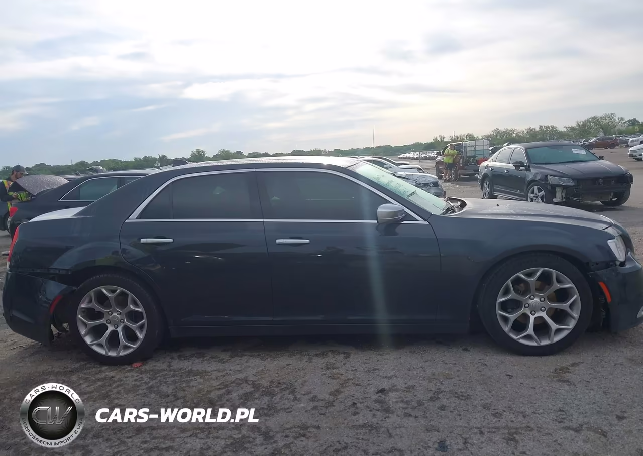 2017 Chrysler 300C Platinum VIN:2C3CCAPG3HH661367 - 13