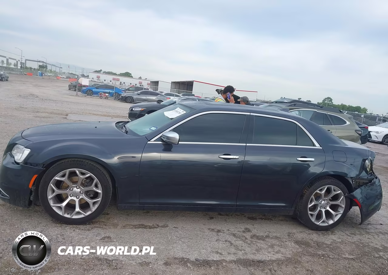 2017 Chrysler 300C Platinum VIN:2C3CCAPG3HH661367 - 14