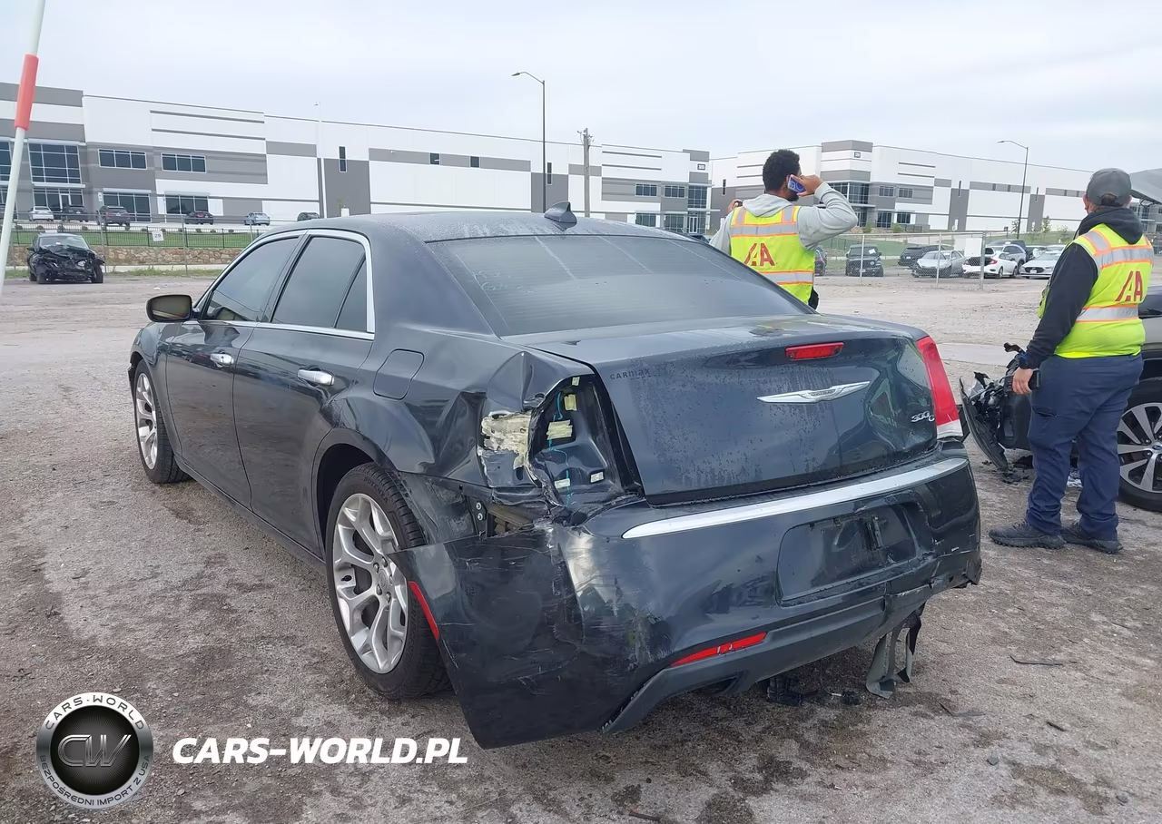 2017 Chrysler 300C Platinum VIN:2C3CCAPG3HH661367 - 3