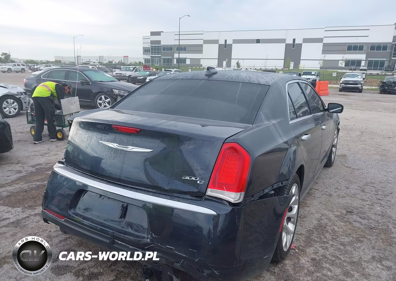 2017 Chrysler 300C Platinum VIN:2C3CCAPG3HH661367 - 4