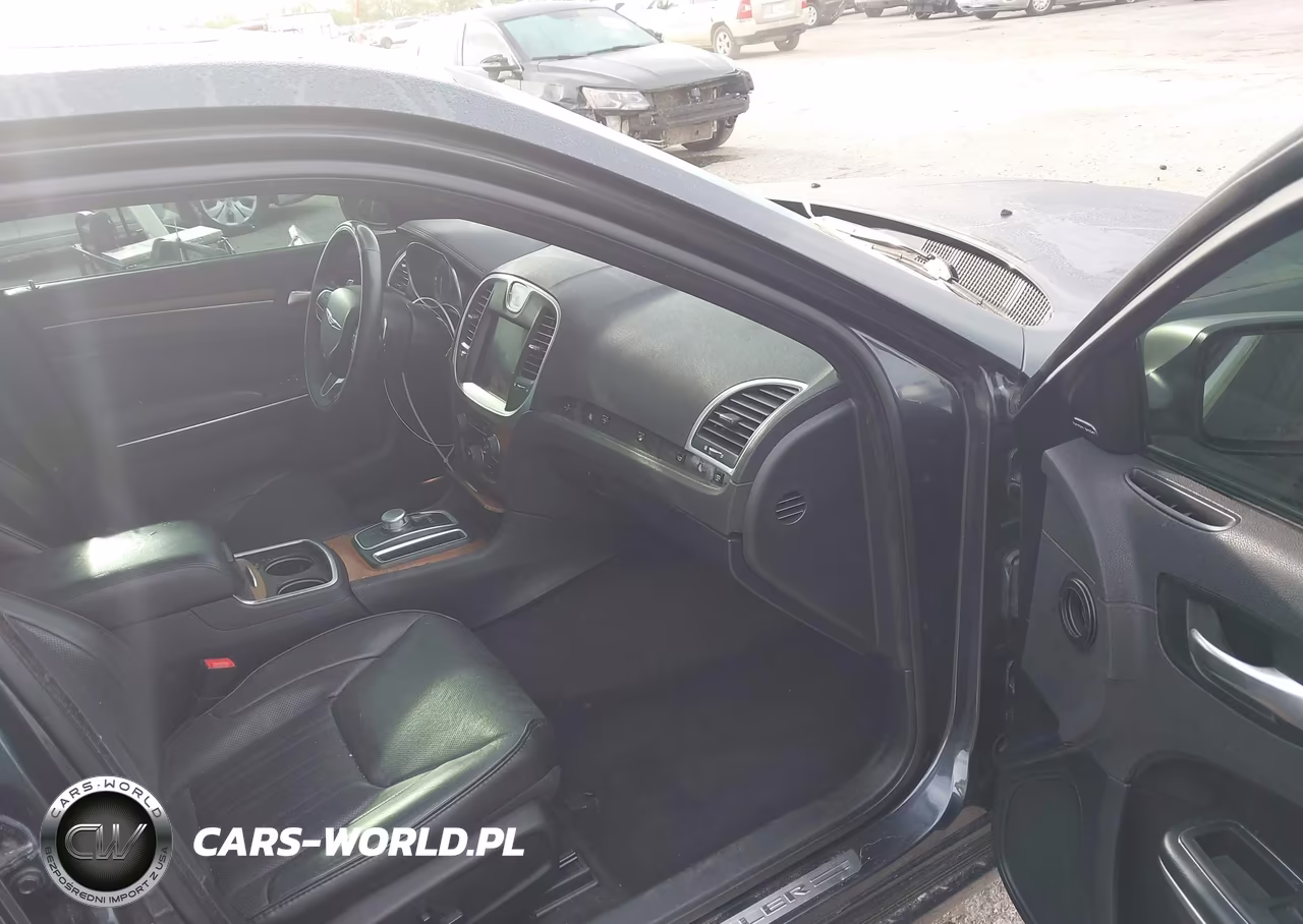 2017 Chrysler 300C Platinum VIN:2C3CCAPG3HH661367 - 5