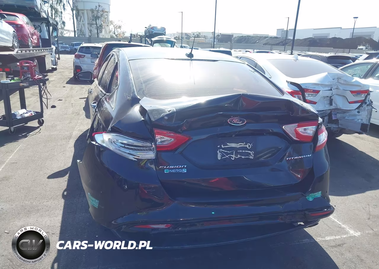 2016 Ford Fusion Energi Titanium VIN:3FA6P0SU7GR229149 - 6