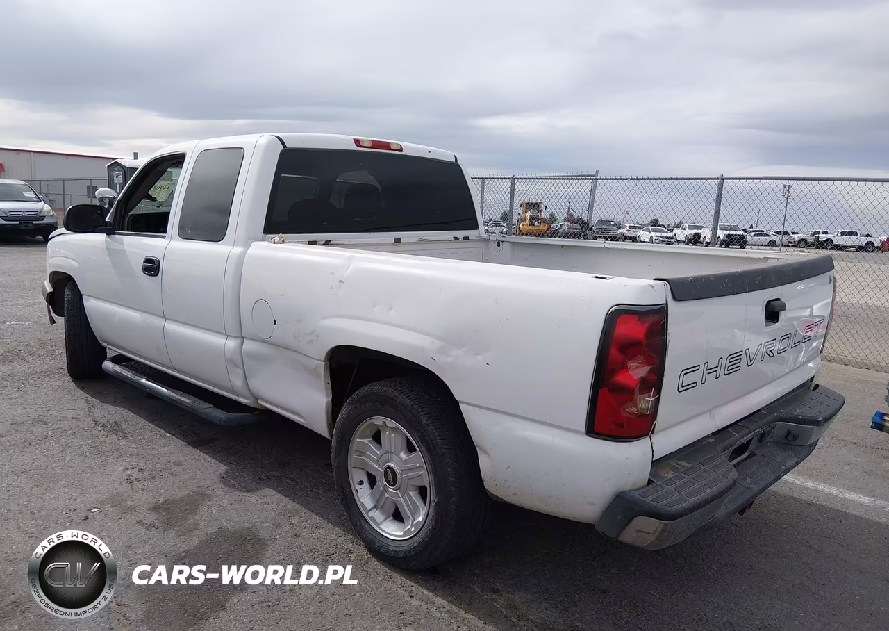2004 Chevrolet Silverado 1500 Work Truck VIN:1GCEC19T84Z297942 - 3