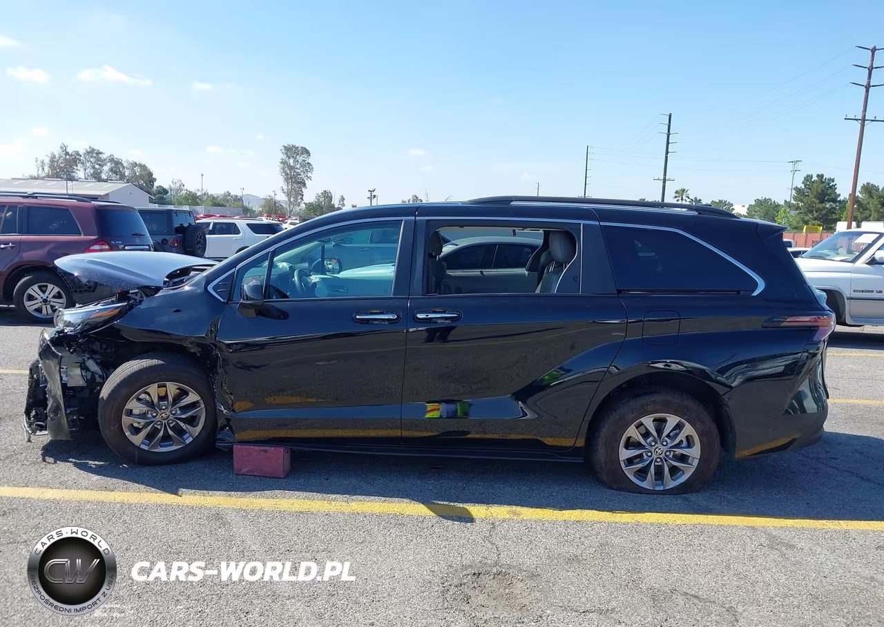 2026 Toyota Sienna Xle VIN:5TDYRKEC2TS291738 - 14