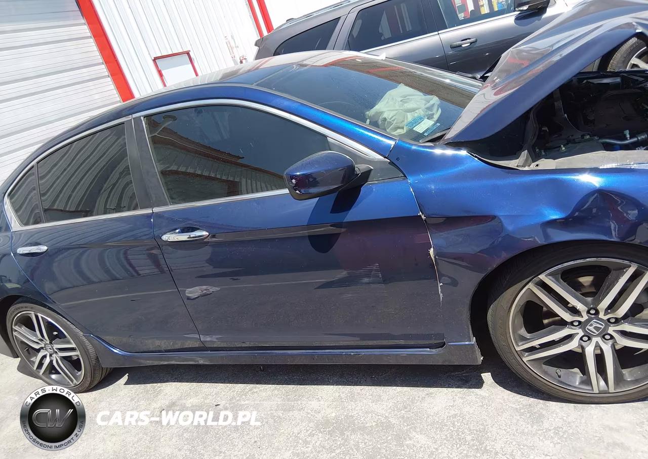 2017 Honda Accord Sport VIN:1HGCR2F54HA137337 - 14