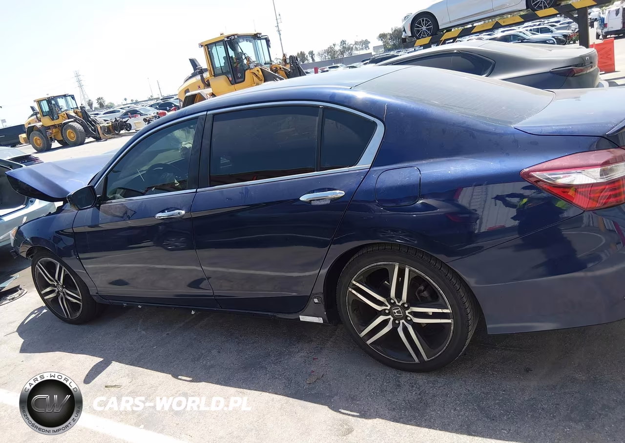 2017 Honda Accord Sport VIN:1HGCR2F54HA137337 - 15