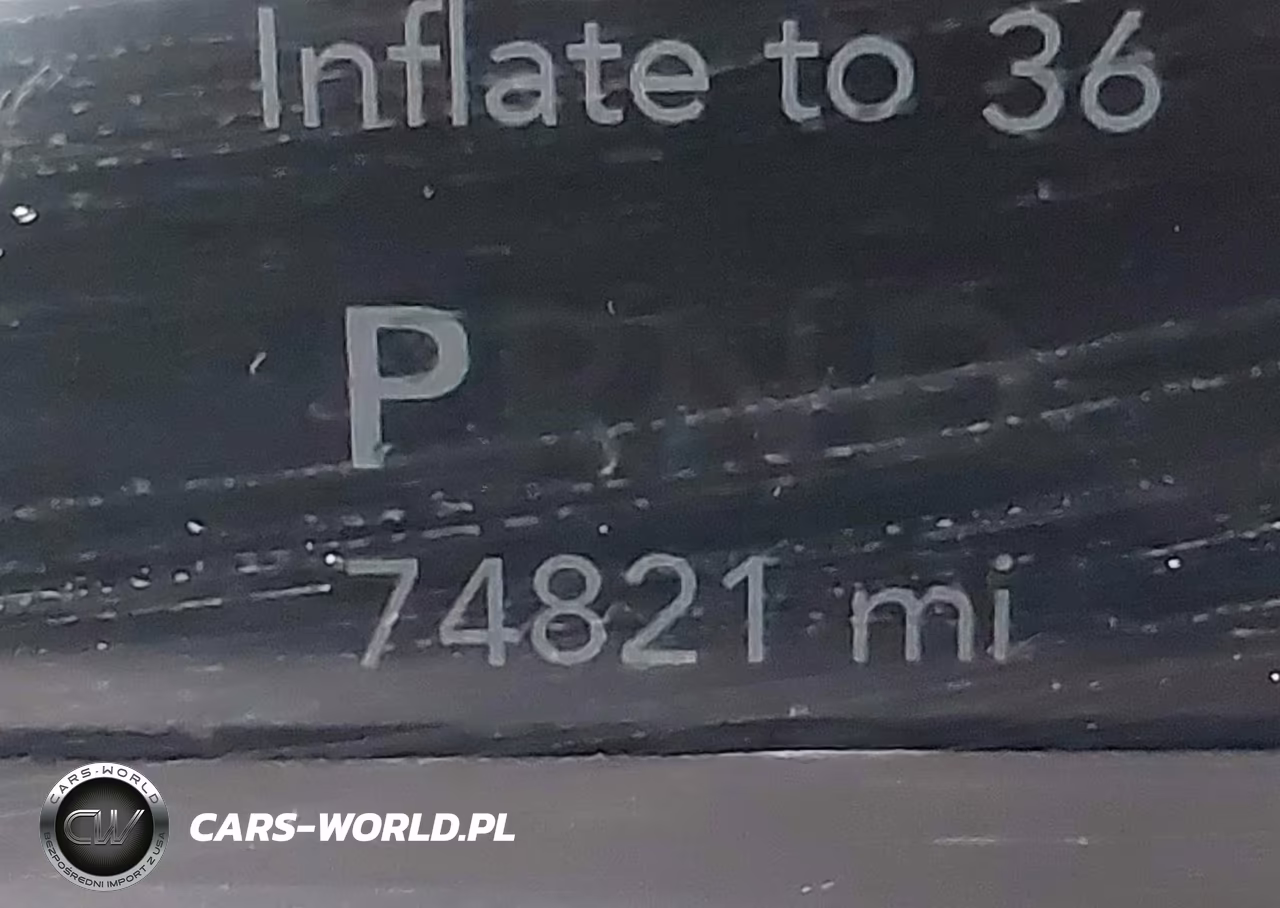 2018 Jeep Wrangler Unlimited Sahara 4X4 VIN:1C4HJXEG0JW298479 - 16